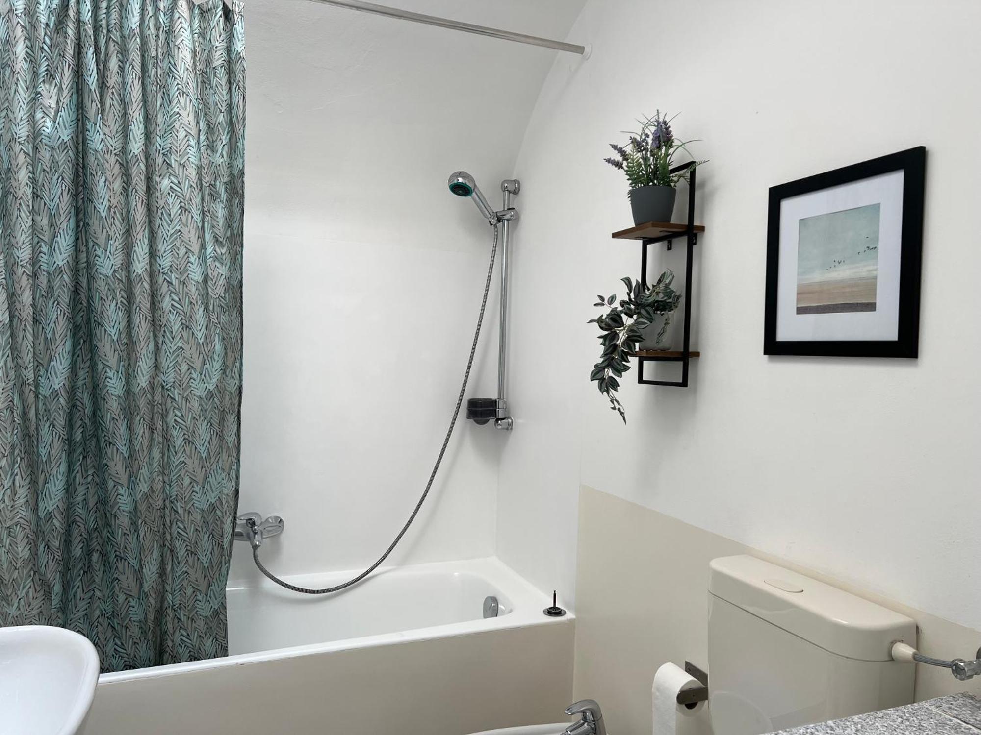 Spacious 2 Bedroom Condo Colletta Extérieur photo